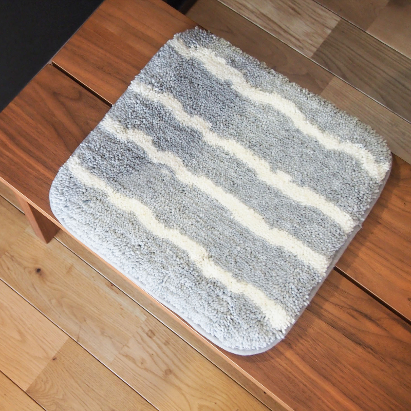クレー チェアマット 35×35cm 吊り下げひも すべり止め加工付き 洗える 北欧 グレー OKATO オカトー