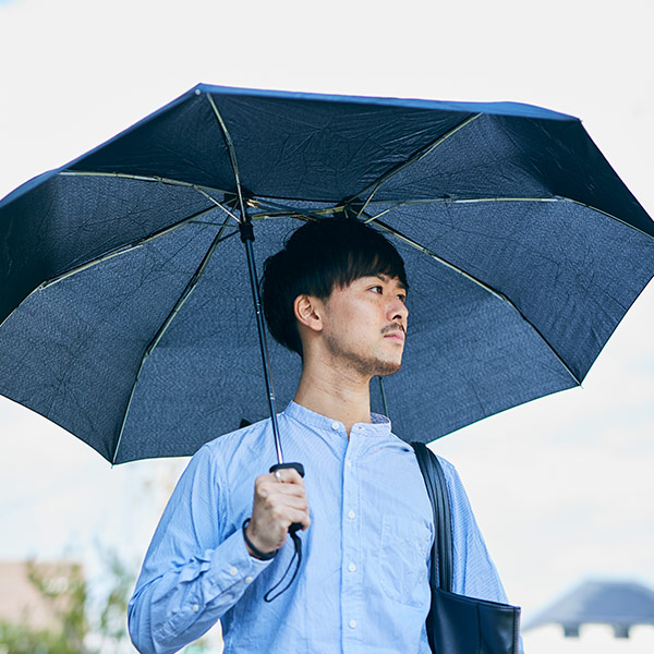 【EN FANCE/アンファンス】 軸をずらした傘 Sharely シェアリー 晴雨兼用 男女兼用 コンパクト 折り畳み傘 ネイビー U加工 撥水加工 手開きタイプ
