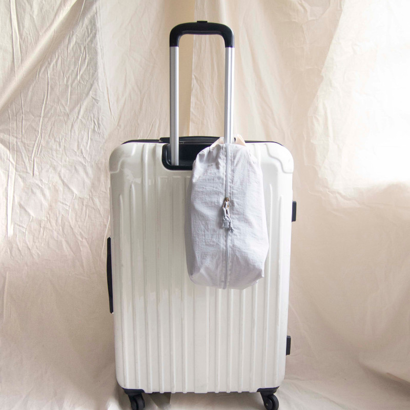 NOOK ヌーク スーツケースに引っ掛けられる トラベルシューズケース 背面ポケット付き グレー OKATO オカトー シューズバッグ