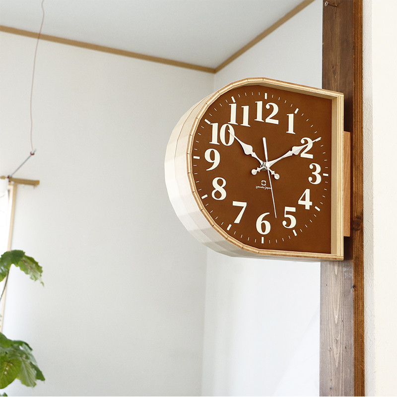 壁掛け 両面時計 D字型 乾電池式 屋内用 ブラウン YK20-102 日本製 ヤマト工芸 yamato 掛け時計 ウォールクロック 壁掛け時計 ダブルフェイスクロック